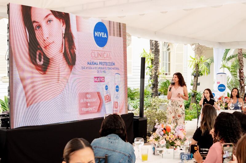 La marca desarrolló un evento de lanzamiento en el Parque Histórico, Samborondón, para presentar a los medios el nuevo Nivea clinical tono natural.