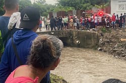 Joven de 18 años fue arrastrado por un canal en Flor de Bastión tras fuertes lluvias