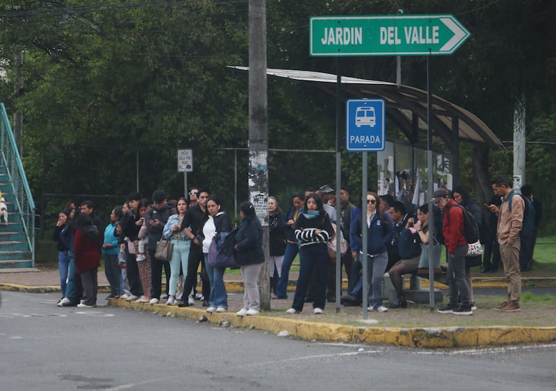 Quito, martes 5 de mayo del 2026
Transportistas racionalizaron sus frecuencias de recorridos en la ciudad de Quito
Foto:API/Rolando Enríquez