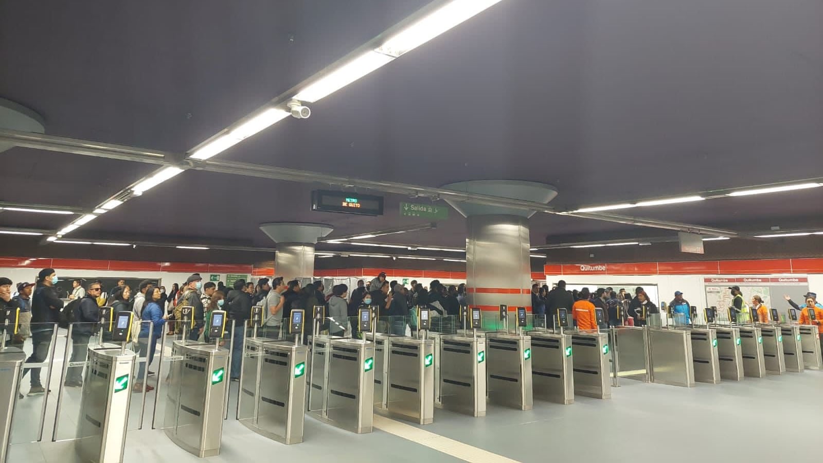 Metro de Quito funcionamiento