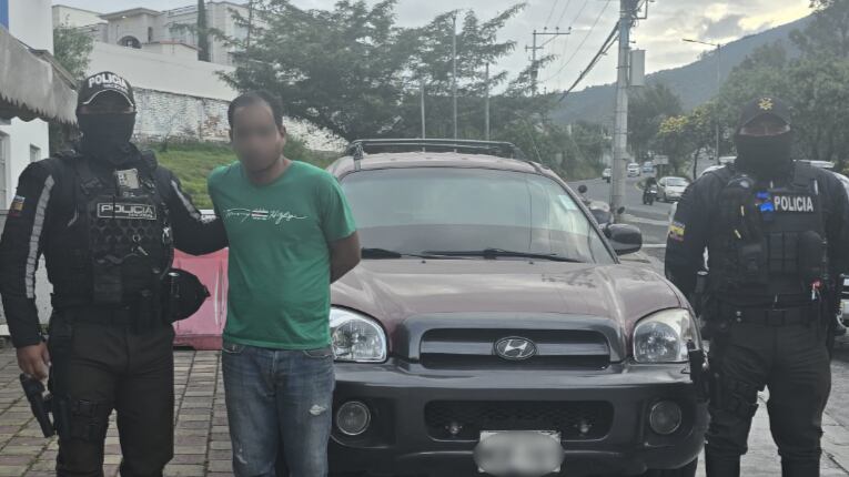 Persecución en el Pomasqui termina con la recuperación de un vehículo robado en Quito