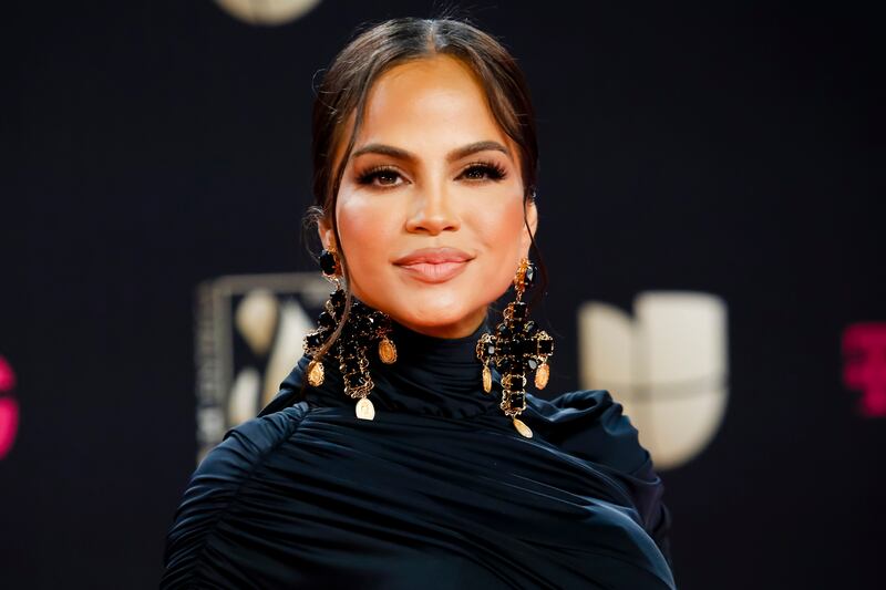 "¿Chantajearme por una foto?": Natti Natasha reaparece con todo tras filtración de imagen desnuda que habría mandado a desconocido