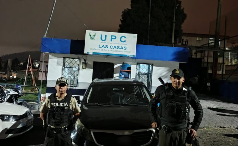 Intentaban robar a transeúntes y vehículos en el norte de Quito: fueron detenidos y un carro robado fue recuperado