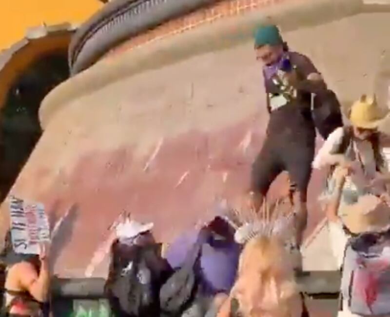 8M en Querétaro, México.