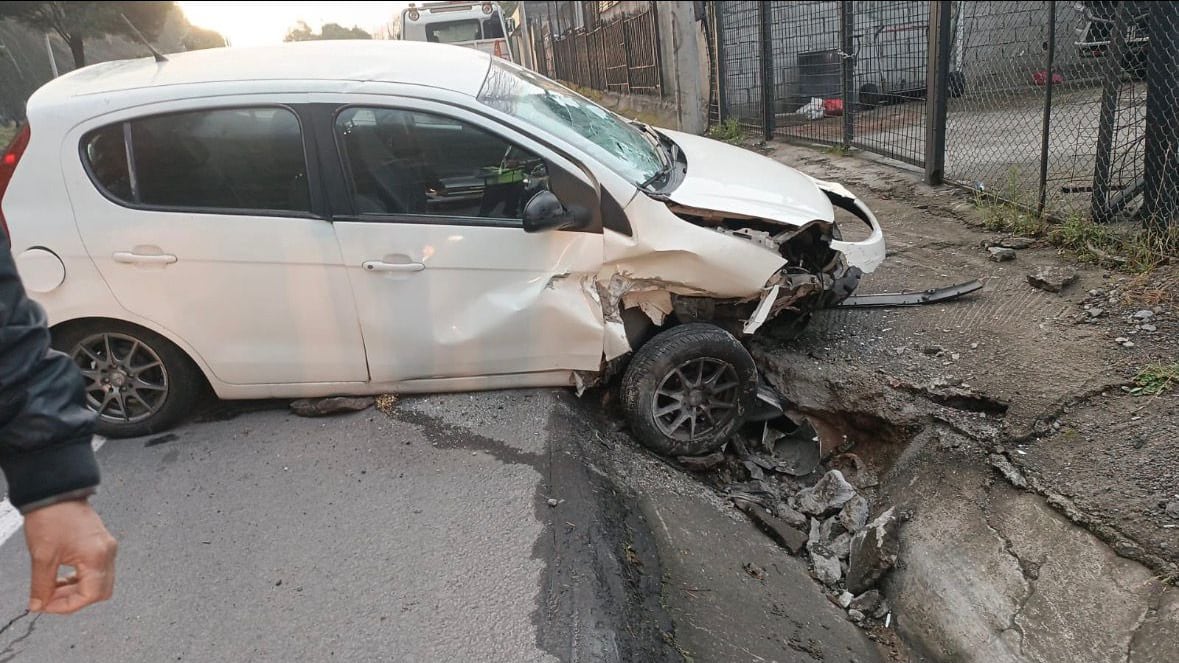 Accidente de tránsito en la Av. Simón Bolívar deja una persona herida a la altura de Guápulo