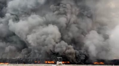 Incendio en fábrica de autos