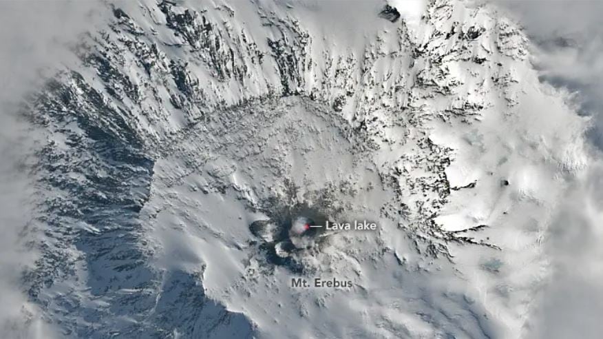 El monte Erebus es uno de los dos volcanes antárticos activos.| Foto: NASA