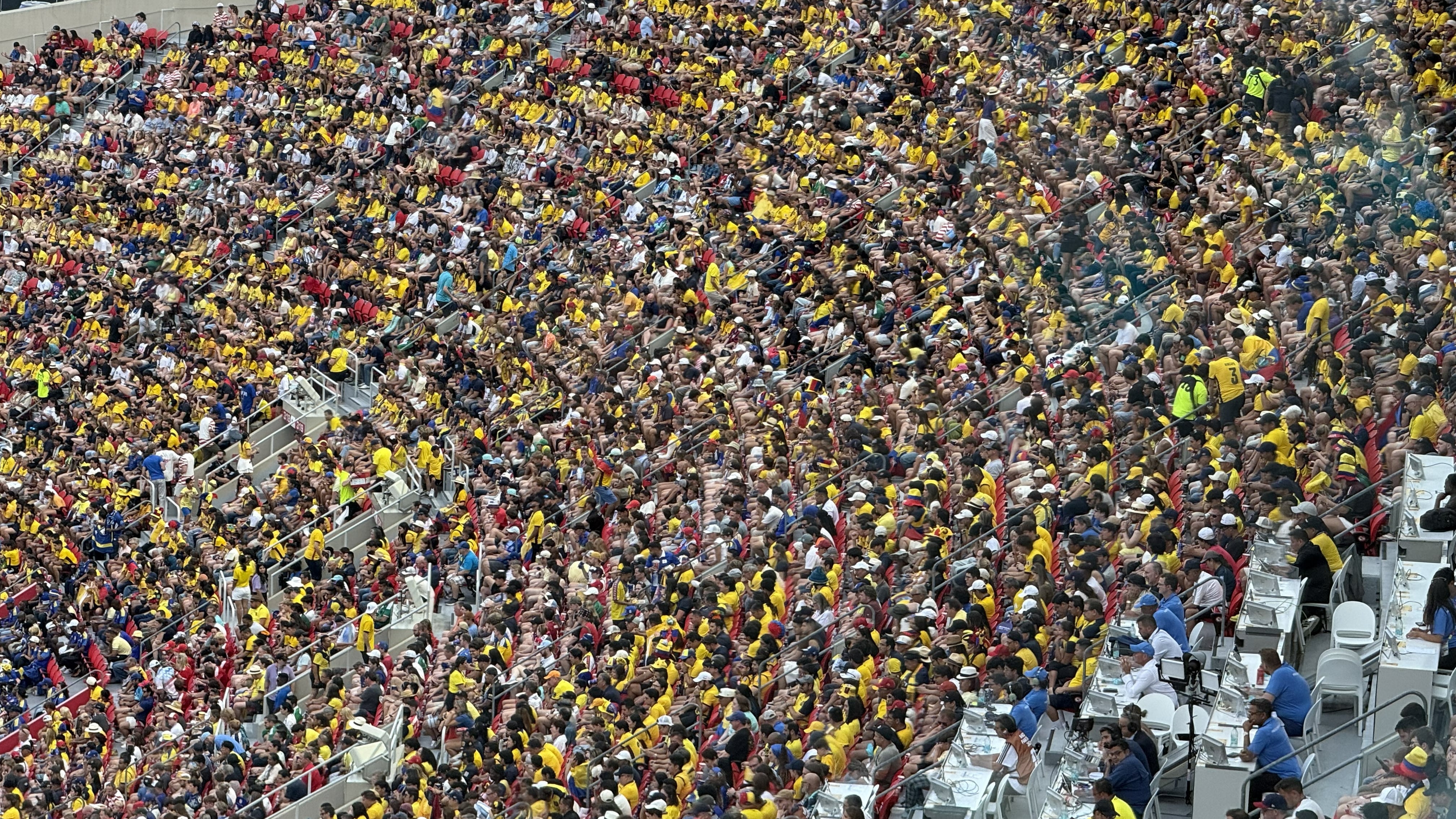La intermitencia de la hinchada de Ecuador es su talón de Aquiles