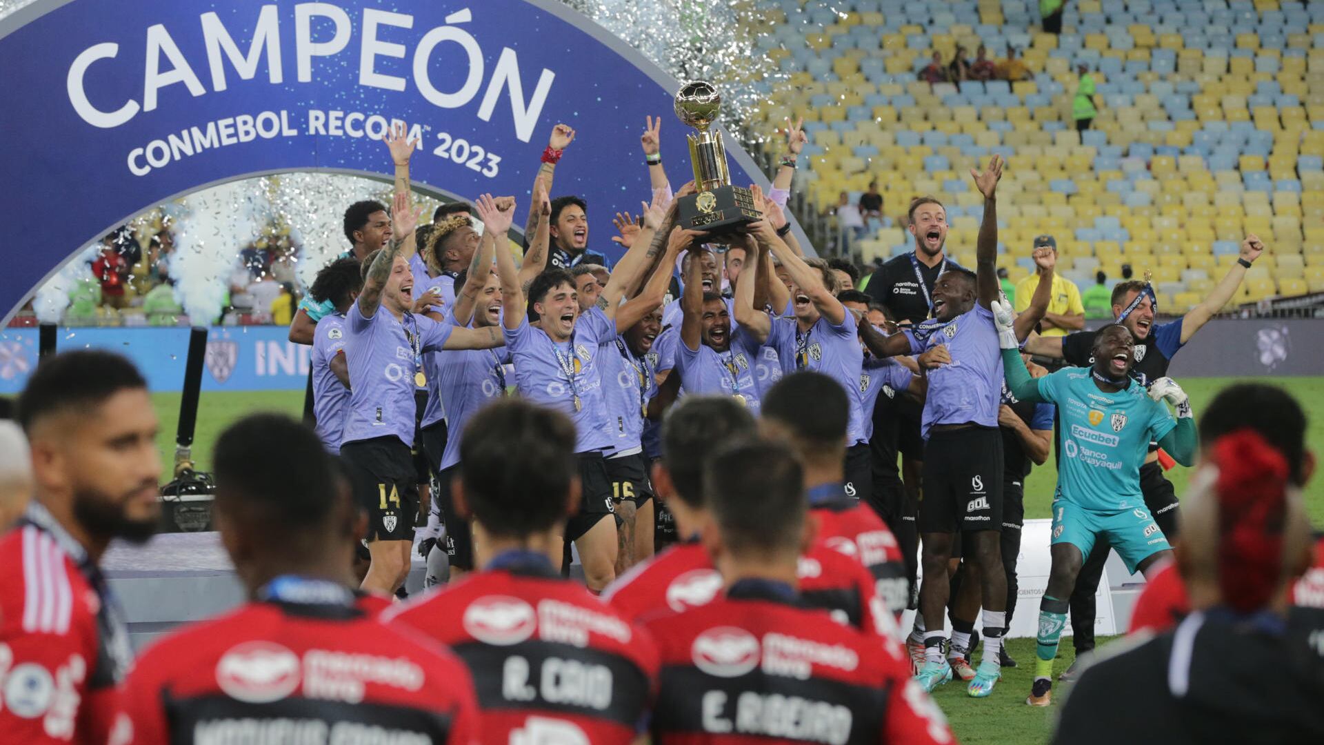 Independiente del Valle levanta la Recopa tras vencer a Flamengo