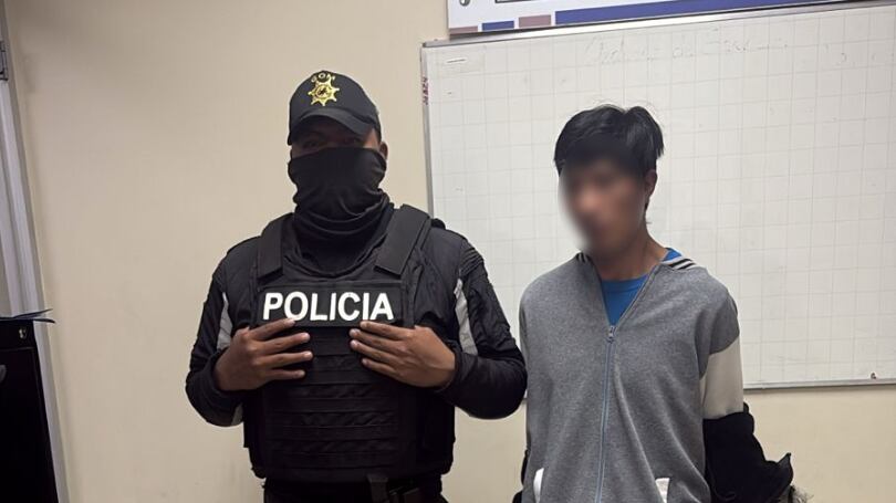 Lo que halló la policía tras el cruce de manos entre dos sujetos en el sur de Quito