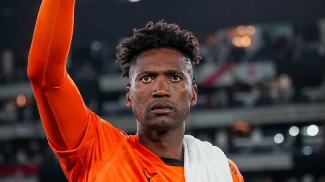 Alexander Domínguez será titular contra Palmeiras.