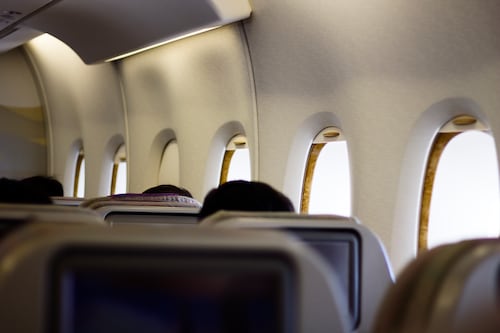 La importancia de movernos durante un vuelo largo
