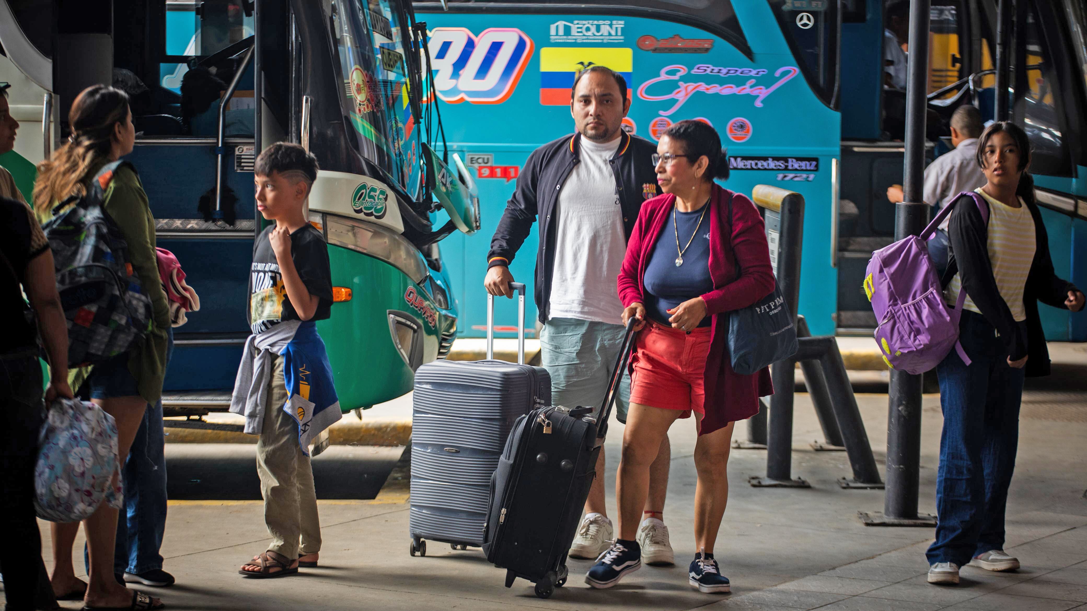 Se proyecta que más de 218 mil pasajeros se desplacen desde las tres terminales de la ciudad.
