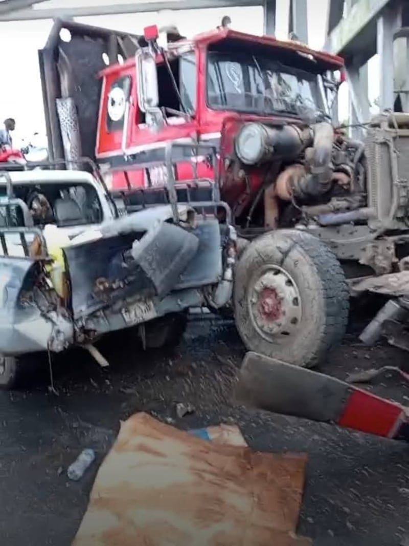 Fotografía del accidente vehicular registrado en el Puente del Río Blanco