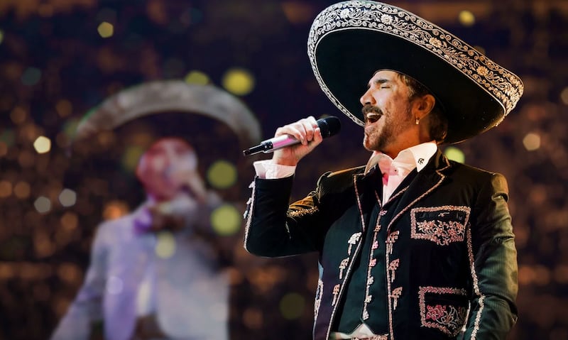Alejandro Fernández cantará el himno mexicano antes del partido inaugural entre su país y la selección sudafricana.