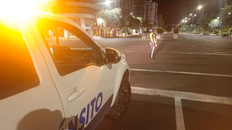 Momento de la llegada de los agentes de tránsito al lugar. Foto: Cortesía