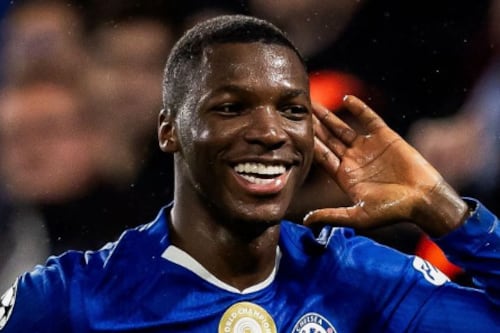 La canción de Bad Bunny que escucha Moisés Caicedo en el vestuario del Chelsea