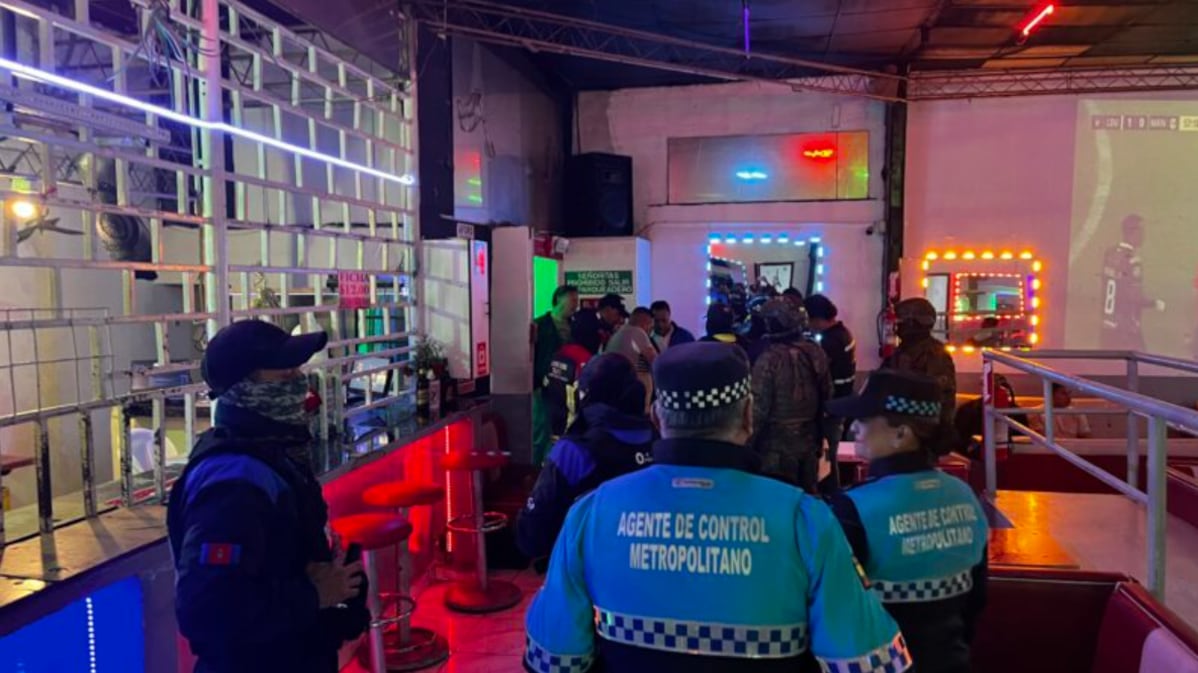 Encuentran armas ocultas, menores sin documentos y objetos sin justificar en operativos municipales en Quito