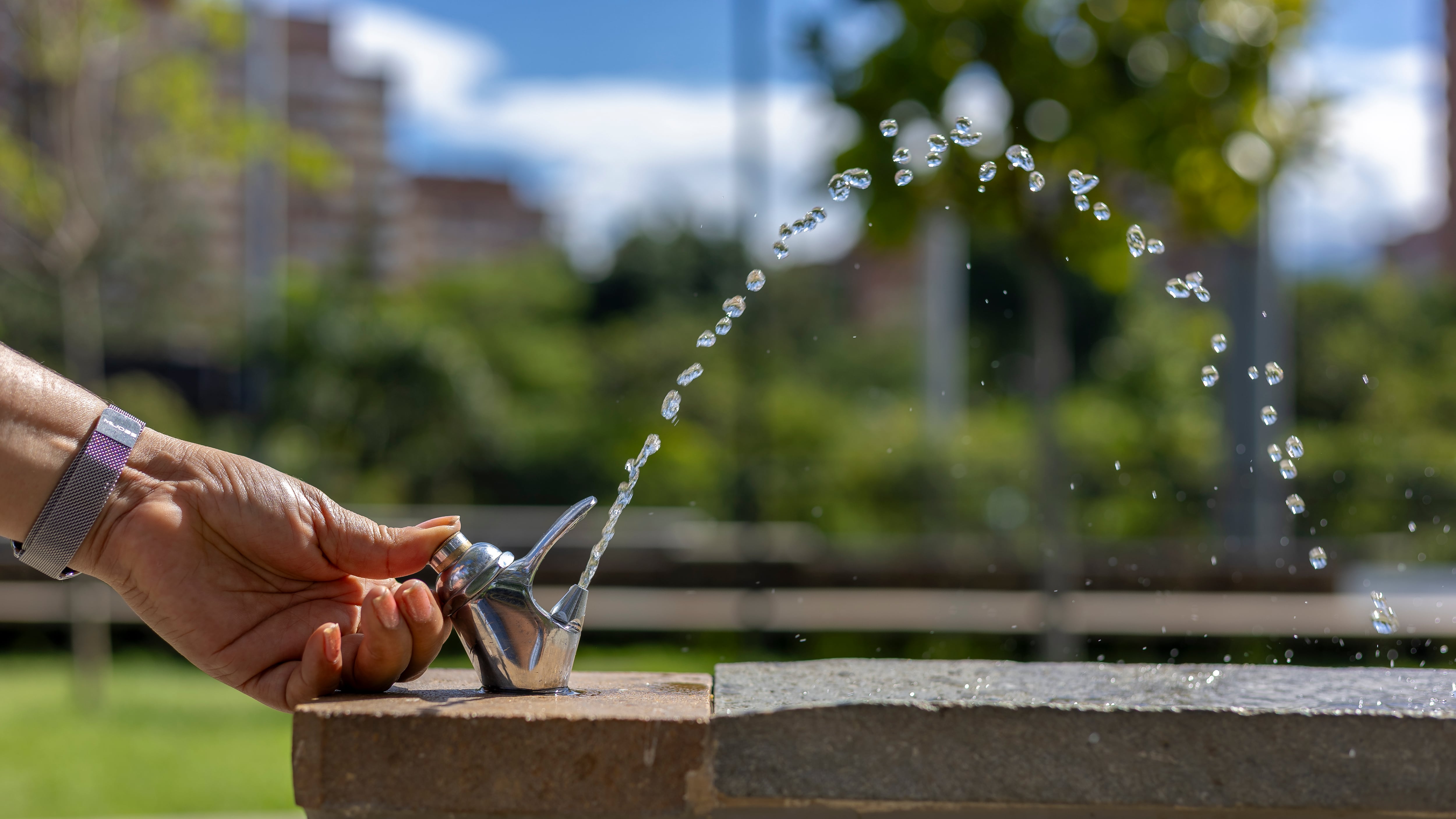 Hasta ahora no hay suspensiones programadas confirmadas para el 25 y 26 de abril, pero autoridades piden mantenerse informados ante posibles interrupciones.