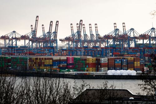 Breves internacionales: Aranceles, UE, Gaza, Papa Francisco, Serbia