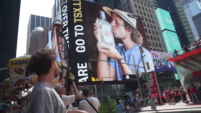 Anuncios de Luisito Comunica en Times Square