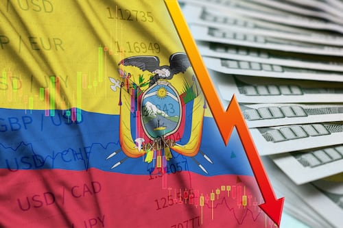 Deudas en Ecuador 2026: ¿Pueden buscar o contactar a una persona en su lugar de trabajo para cobrarle?