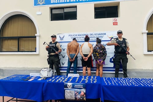 Policía irrumpe en “cueva” de expendio y decomisa arsenal de drogas en el centro de Quito