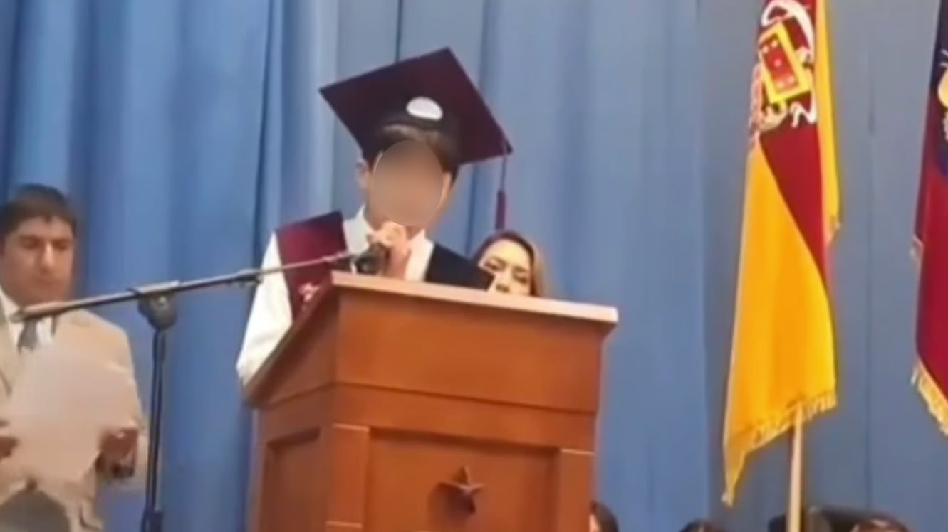 Estudiante denuncia irregularidades en colegio durante discurso de graduación
