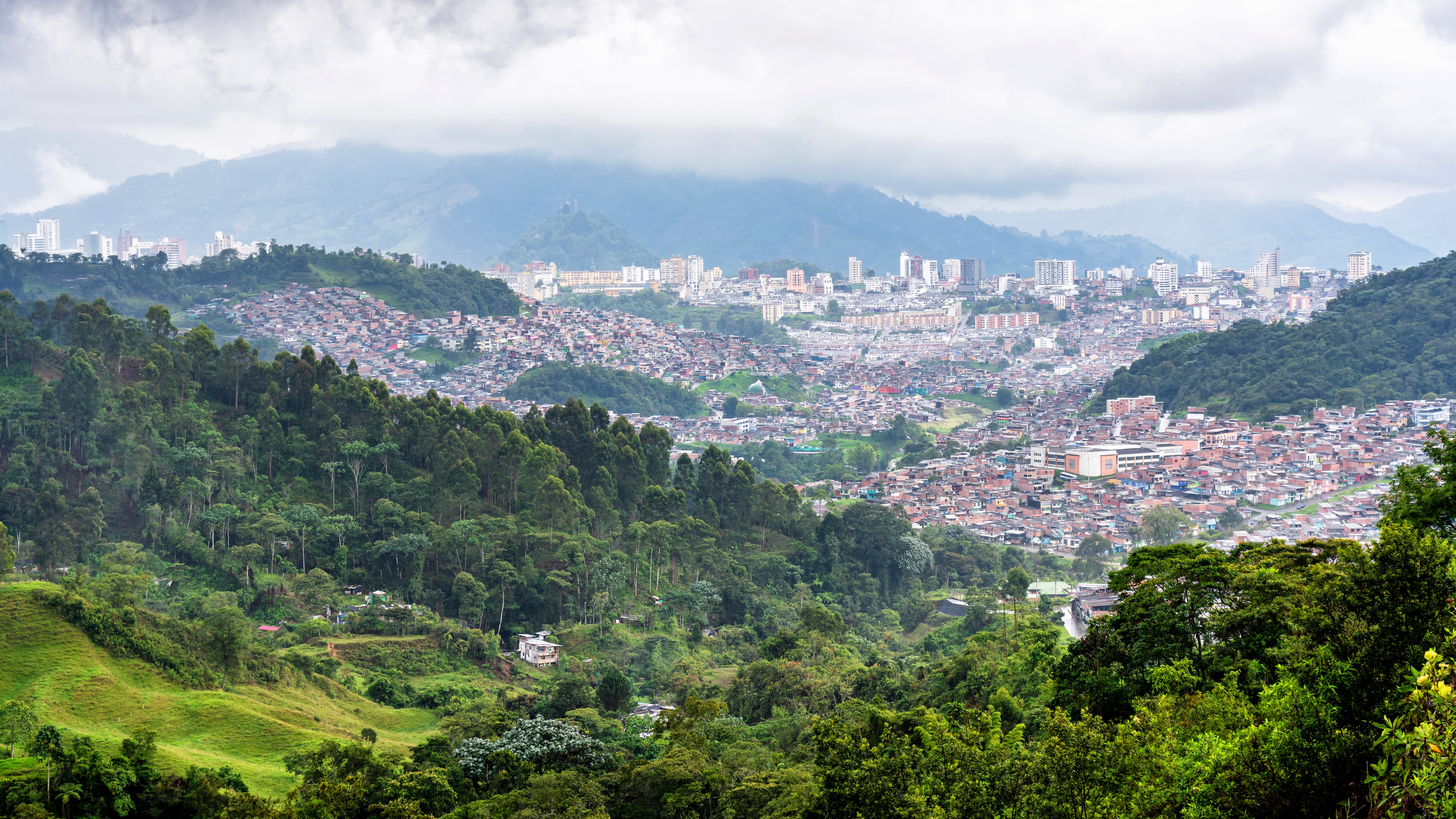 Autoridades advierten condiciones climáticas inestables y temperaturas atípicas en la costa