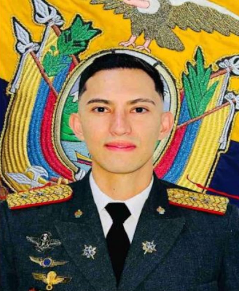 teniente de Infantería José Luis Iza Sánchez y el teniente de Inteligencia Militar Jorge Alexander Andrade Bastidas