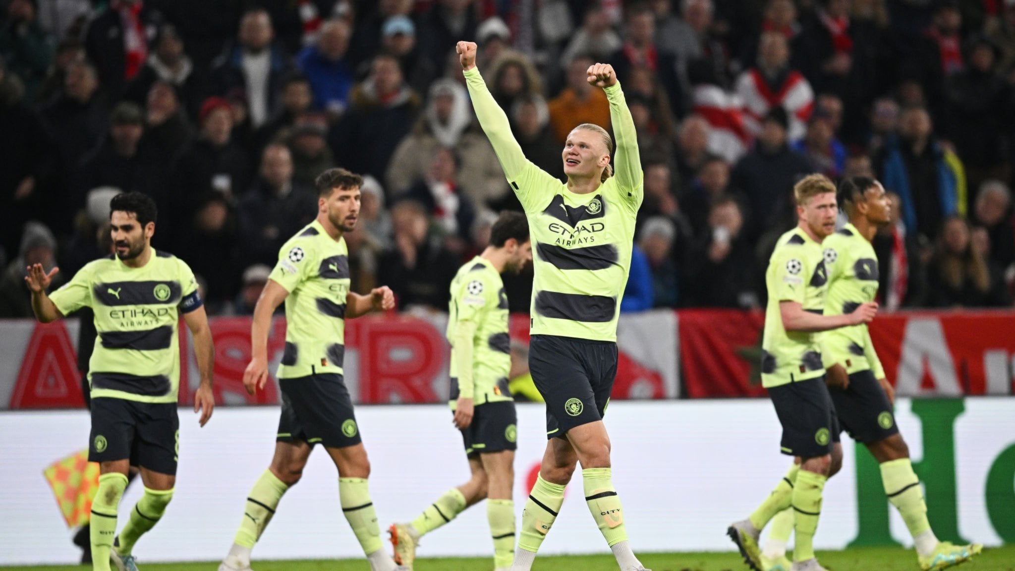 Erling Haaland festeja su gol ante el Bayern Múnich en Champions League