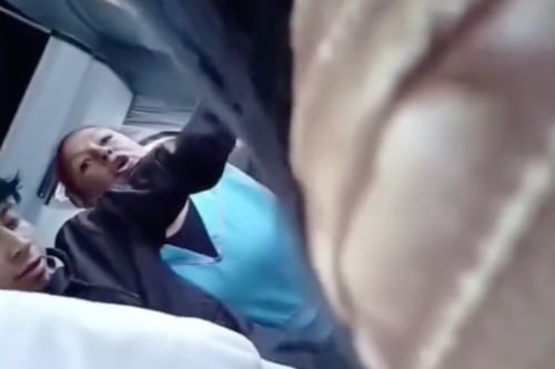 “Piensas que tengo 45 años por gusto”, la viral discusión entre una mujer y adolescente en un bus de Cayambe