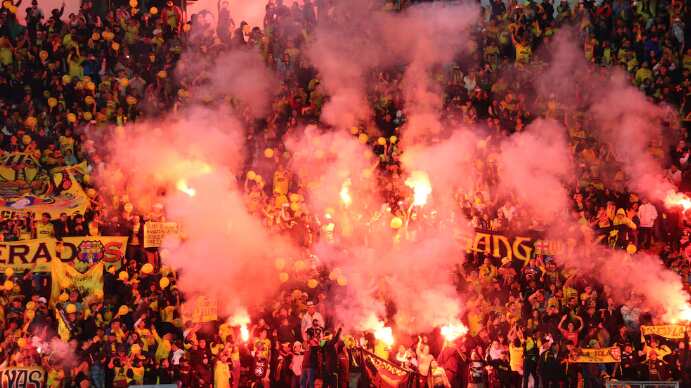 Hinchas de Barcelona SC en la Noche Amarilla de Quito