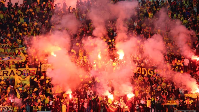 Hinchas de Barcelona SC en la Noche Amarilla de Quito