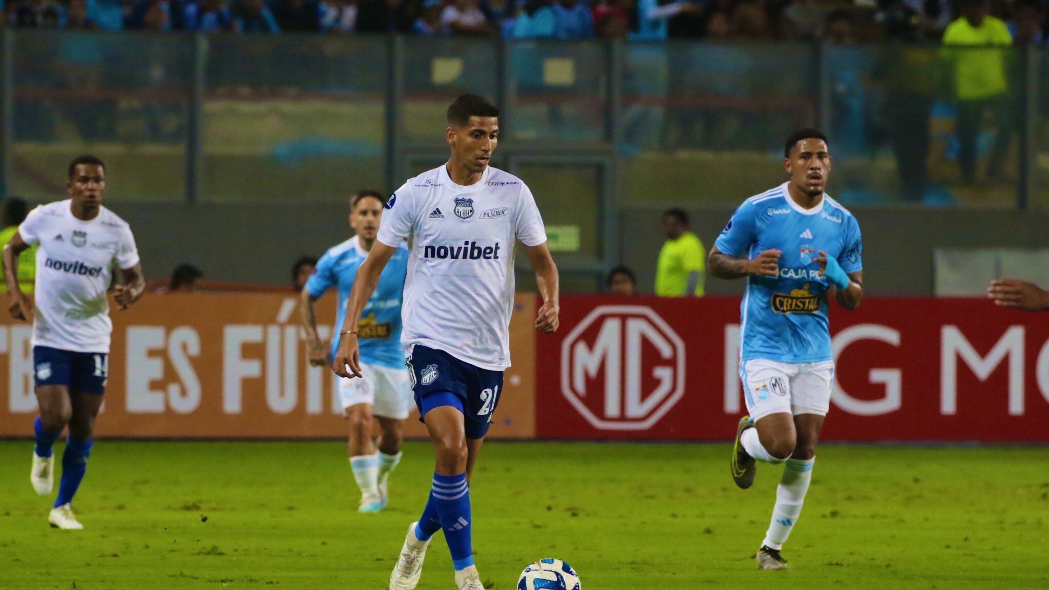 José Francisco Cevallos con Emelec ante Sporting Cristal