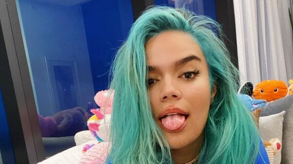 Cuáles son los colores de cabello que usa Karol G