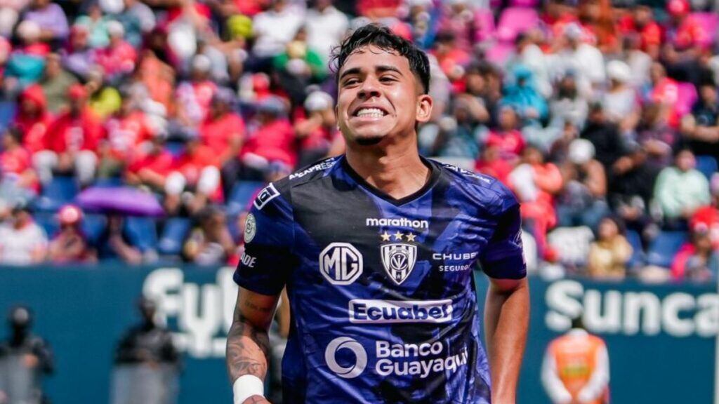 Independiente del Valle hace despedida para Kendry Paez