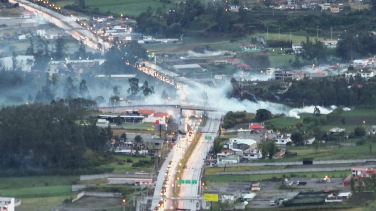 Convoy humanitario en Imbabura deja varios uniformados y comuneros heridos tras enfrentamientos