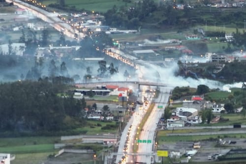 Convoy humanitario en Imbabura: varios uniformados y comuneros heridos tras enfrentamientos