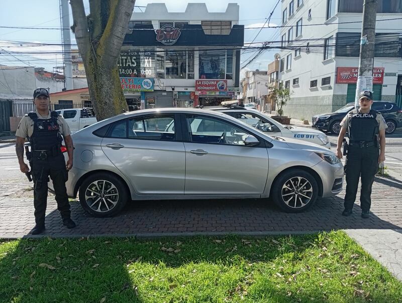 Vehículo relacionado con un presunto robo a personas en Quito fue abandonado en Carcelén