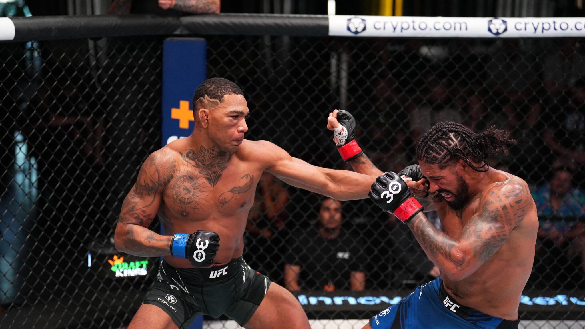 Michael Morales emula gesto de Nate Díaz