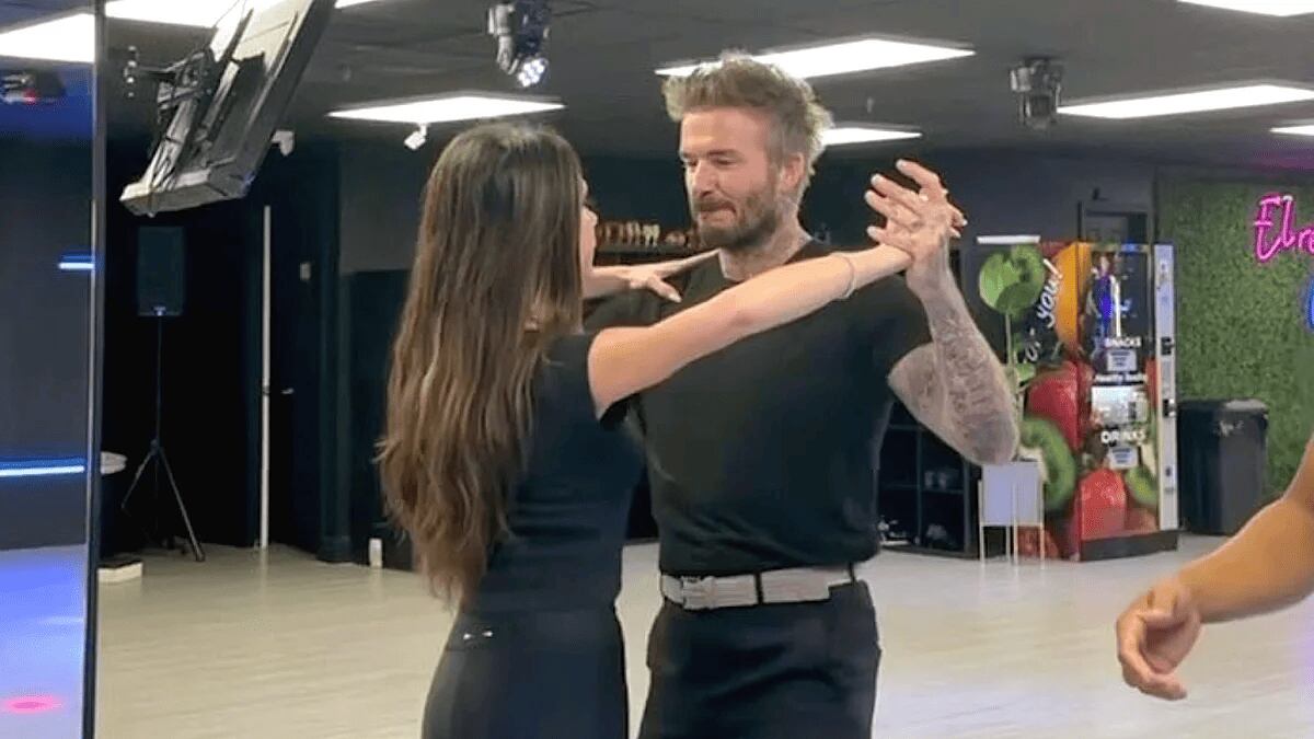David y Vitoria Beckham bailando salsa