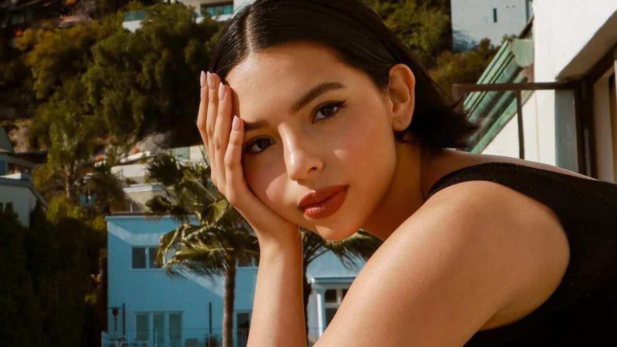 Ángela Aguilar apareció con un sensual look que desató críticas.