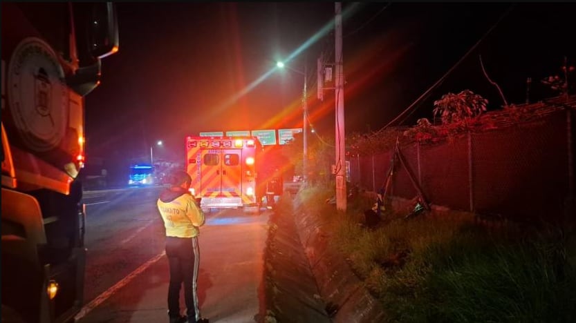 Motociclista falleció en trágico accidente en la av. Simón Bolívar, Quito