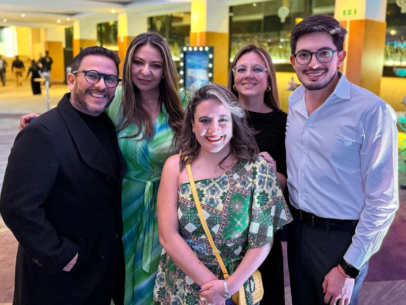 Invitados a la presentación del documental "Ecuador nos mueve".