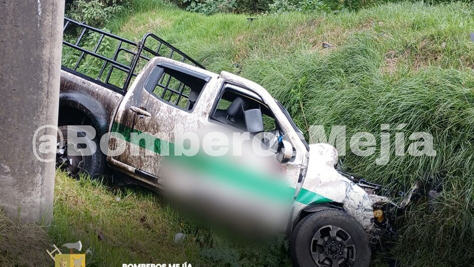 Una persona pierde la vida en choque entre camión y automóvil a la altura de Alóag