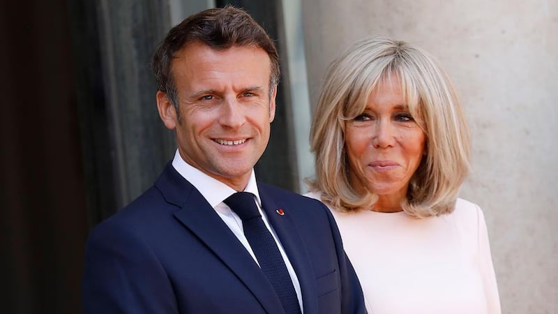 Periodista respalda la polémica teoría que rodea a la esposa de Emmanuel Macron