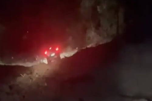 Ciudadanos observaron el fallecimiento de un conductor tras volcar por un barranco en Zamora Chinchipe