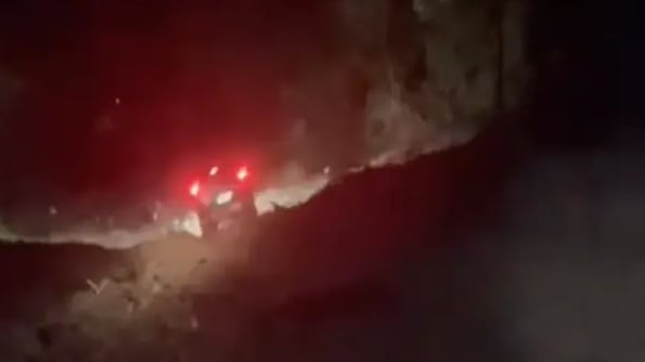 Ciudadanos observaron el fallecimiento de un conductor tras volcar por un barranco en Zamora Chinchipe