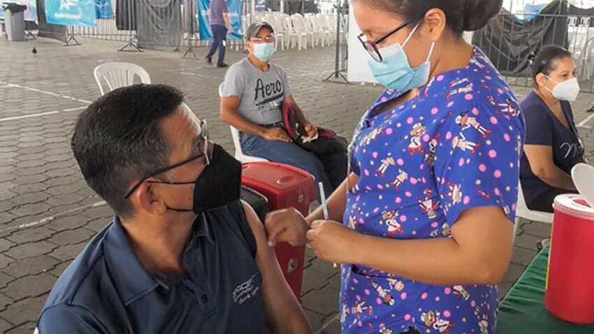 La mesa técnica del COE cantonal insta a la población a completar el esquema de vacunación.